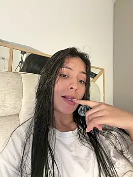Snapshot of Sophie__Foxxx chatting on 04/21/26, 04:02 Sophie Foxxx online show from 04/21/26, 04:02