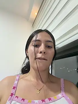 Snapshot of Sophie__Foxxx chatting on 05/15/26, 11:47 Sophie Foxxx online show from 05/15/26, 11:47
