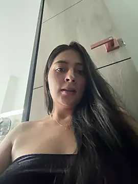 Snapshot of Sophie__Foxxx chatting on 04/20/26, 03:35 Sophie Foxxx online show from 04/20/26, 03:35
