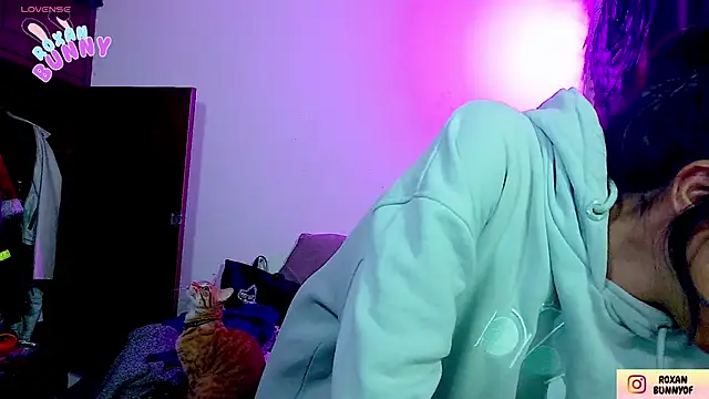 Roxanbunny1 online show from 11/12/25, 03:32