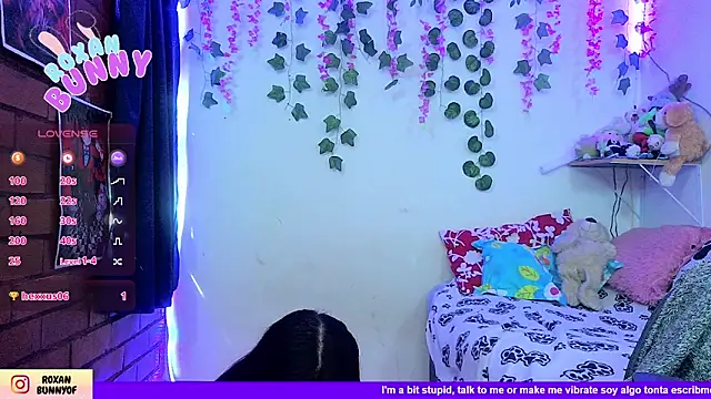 Roxanbunny1 online show from 04/18/26, 07:07