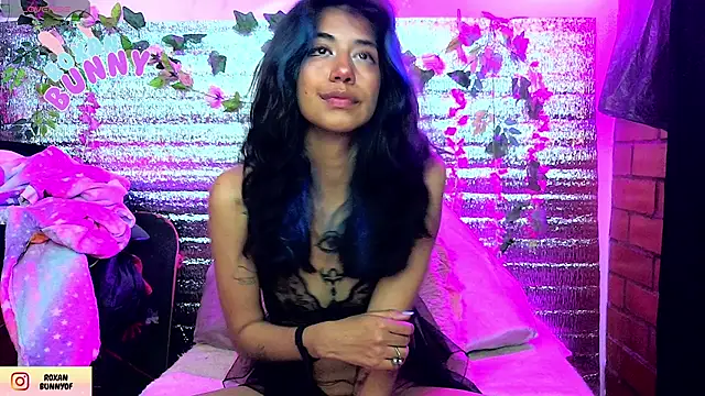 Snapshot of Roxanbunny1 chatting on 02/21/26, 08:05 Roxanbunny1 online show from 02/21/26, 08:05