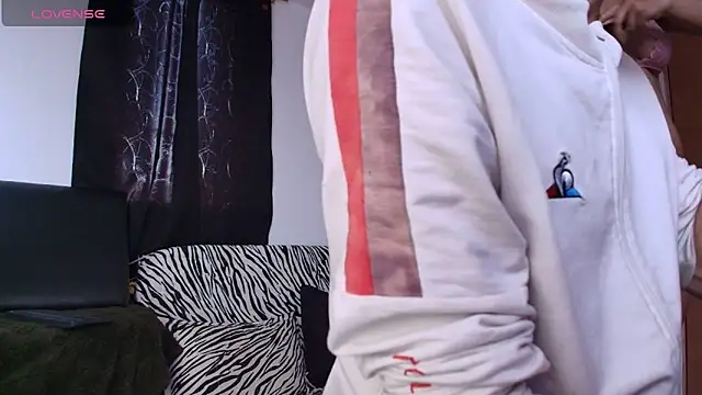 kisstarxxx online show from 12/18/25, 09:07