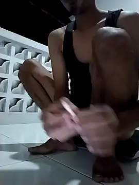 Snapshot of Dwirosebig chatting on 10/17/25, 07:48 Dwirosebig online show from 10/17/25, 07:48