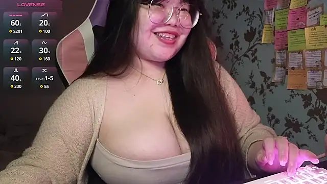 ANNELIESE  online show from 12/01/24, 10:26