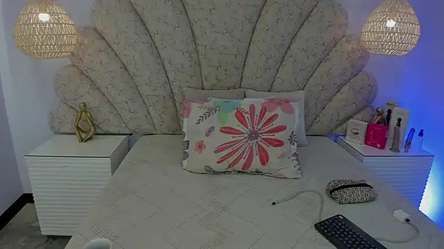 dalila salazar online show from 03/25/26, 02:33