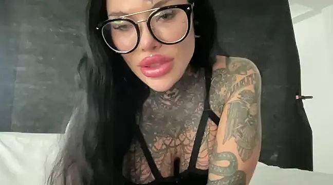 claudiacvc95 online show from 03/03/25, 08:19