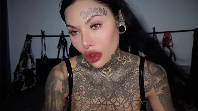 claudiacvc95 online show from 04/08/26, 02:02