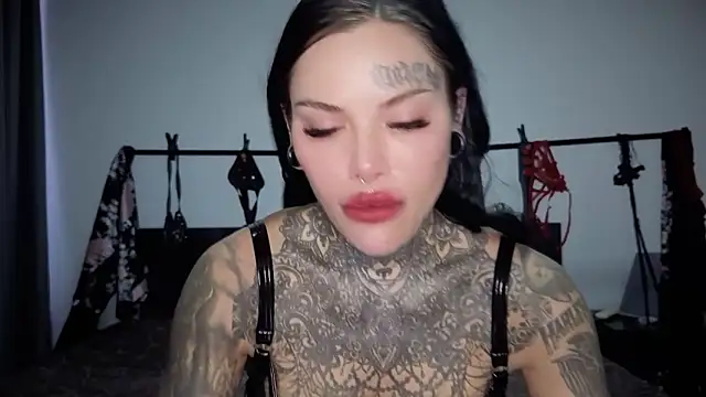 claudiacvc95 online show from 04/18/26, 08:16