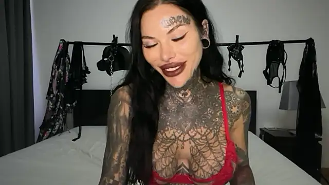 claudiacvc95 online show from 11/16/25, 06:29