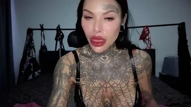 claudiacvc95 online show from 04/04/26, 03:35