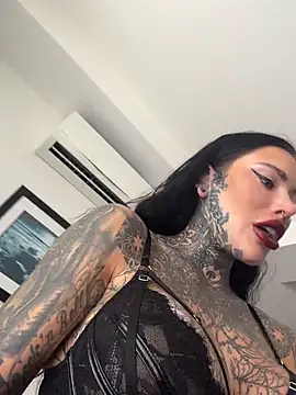 claudiacvc95 online show from 06/20/26, 07:02