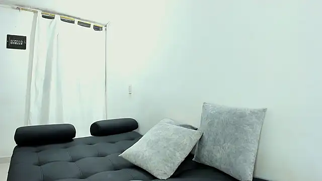 Snapshot of Lia-y-felipe chatting on 01/23/25, 11:26 Lia-y-felipe online show from 01/23/25, 11:26