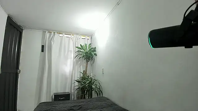 Lia-y-felipe online show from 11/30/25, 08:20