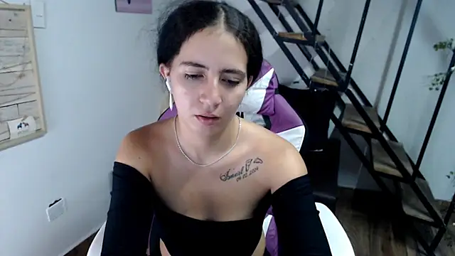 Snapshot of samantha_baby_ chatting on 11/08/25, 07:17 samantha baby online show from 11/08/25, 07:17