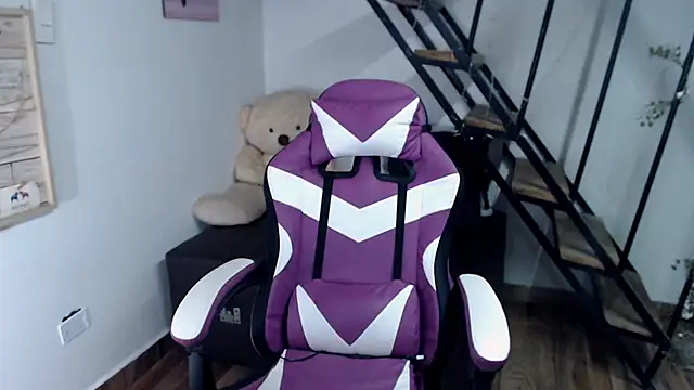 Snapshot of samantha_baby_ chatting on 10/15/25, 07:11 samantha baby online show from 10/15/25, 07:11