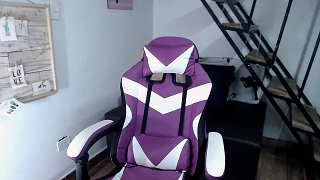 Snapshot of samantha_baby_ chatting on 10/20/25, 05:46 samantha baby online show from 10/20/25, 05:46