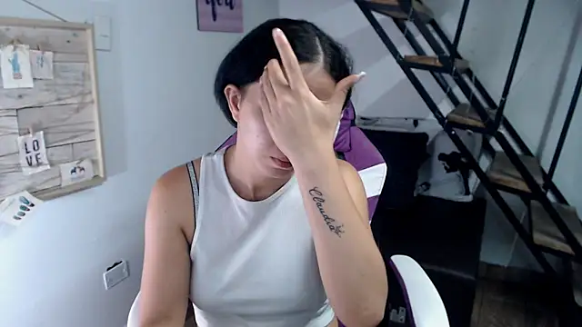 Snapshot of samantha_baby_ chatting on 10/20/25, 05:20 samantha baby online show from 10/20/25, 05:20