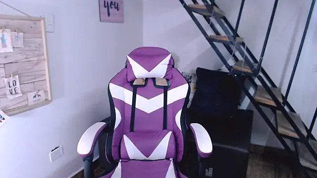 Snapshot of samantha_baby_ chatting on 10/28/25, 07:57 samantha baby online show from 10/28/25, 07:57