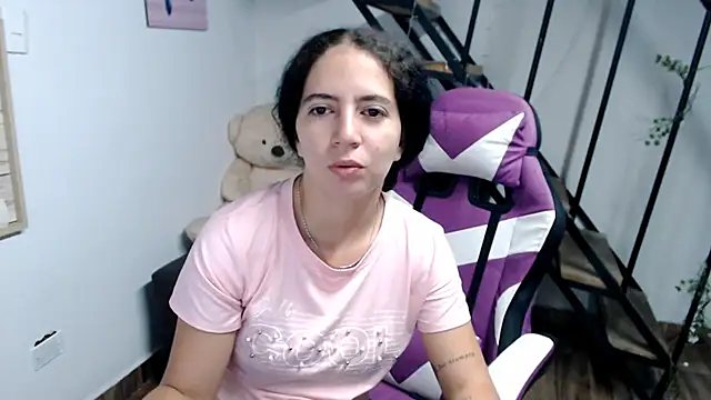 Snapshot of samantha_baby_ chatting on 11/23/25, 05:45 samantha baby online show from 11/23/25, 05:45