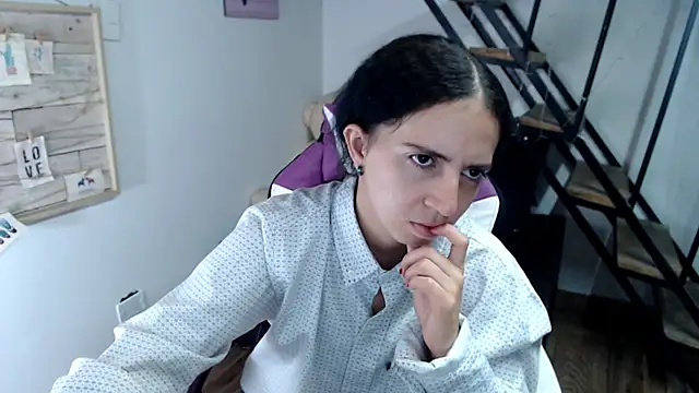 Snapshot of samantha_baby_ chatting on 10/29/25, 05:23 samantha baby online show from 10/29/25, 05:23