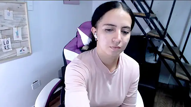 Snapshot of samantha_baby_ chatting on 09/29/25, 08:03 samantha baby online show from 09/29/25, 08:03