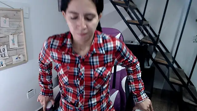 Snapshot of samantha_baby_ chatting on 10/12/25, 04:30 samantha baby online show from 10/12/25, 04:30