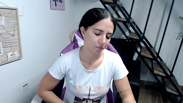 Snapshot of samantha_baby_ chatting on 11/24/25, 05:35 samantha baby online show from 11/24/25, 05:35