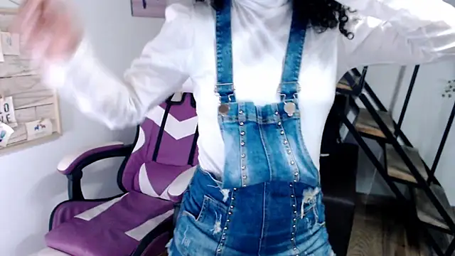 Snapshot of samantha_baby_ chatting on 12/14/25, 05:07 samantha baby online show from 12/14/25, 05:07