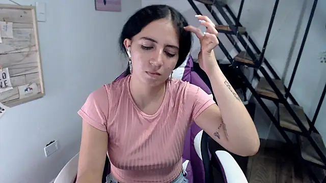 Snapshot of samantha_baby_ chatting on 10/18/25, 08:44 samantha baby online show from 10/18/25, 08:44