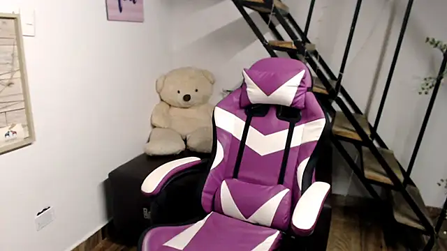 Snapshot of samantha_baby_ chatting on 11/19/25, 08:53 samantha baby online show from 11/19/25, 08:53