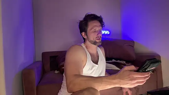 Snapshot of alexmannd chatting on 11/04/25, 04:16 alexmannd online show from 11/04/25, 04:16