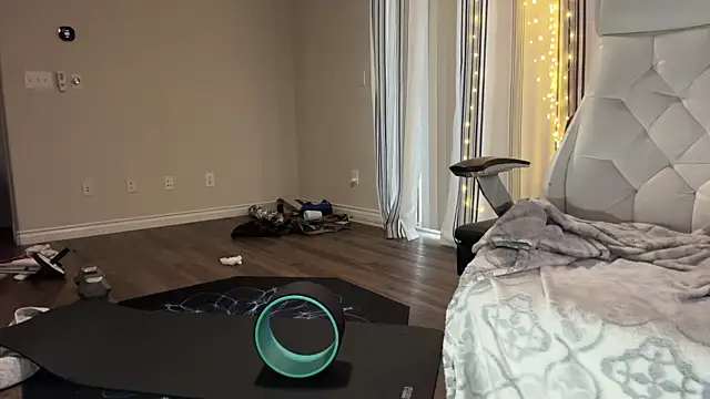 Snapshot of alexmannd chatting on 10/23/25, 02:38 alexmannd online show from 10/23/25, 02:38