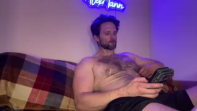 Snapshot of alexmannd chatting on 11/02/25, 02:05 alexmannd online show from 11/02/25, 02:05