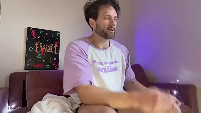 Snapshot of alexmannd chatting on 12/17/25, 05:51 alexmannd online show from 12/17/25, 05:51