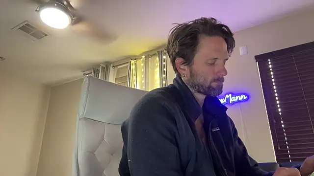 Snapshot of alexmannd chatting on 10/31/25, 04:47 alexmannd online show from 10/31/25, 04:47