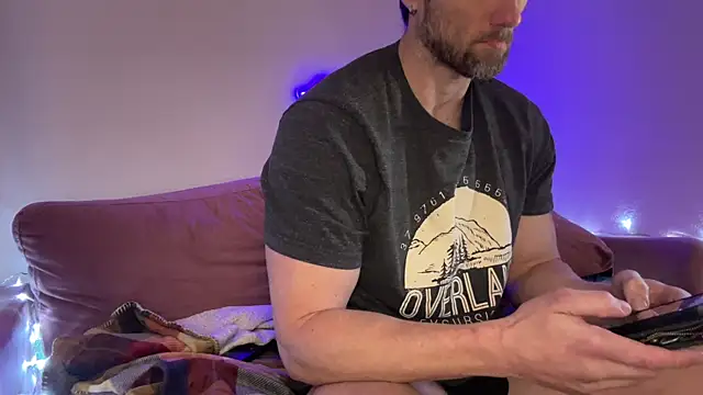 Snapshot of alexmannd chatting on 11/09/25, 04:33 alexmannd online show from 11/09/25, 04:33