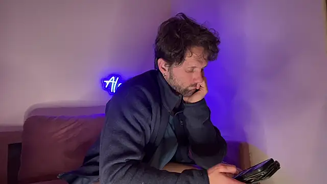 Snapshot of alexmannd chatting on 11/19/25, 02:33 alexmannd online show from 11/19/25, 02:33