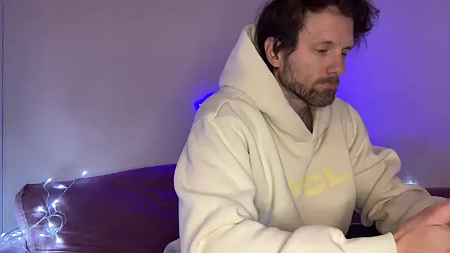 Snapshot of alexmannd chatting on 12/02/25, 03:47 alexmannd online show from 12/02/25, 03:47