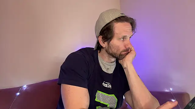 Snapshot of alexmannd chatting on 12/04/25, 05:34 alexmannd online show from 12/04/25, 05:34