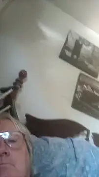 Snapshot of graham1980 chatting on 11/13/25, 04:55 graham1980 online show from 11/13/25, 04:55