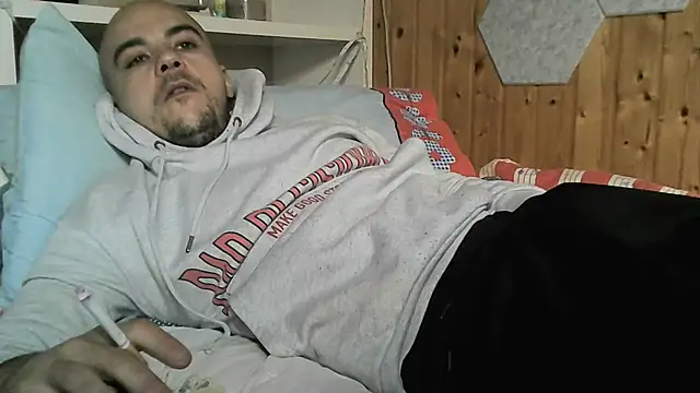 Snapshot of ItalianVinDiesel chatting on 11/10/25, 09:14 ItalianVinDiesel online show from 11/10/25, 09:14