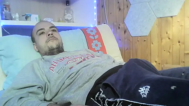 Snapshot of ItalianVinDiesel chatting on 12/26/24, 09:44 ItalianVinDiesel online show from 12/26/24, 09:44