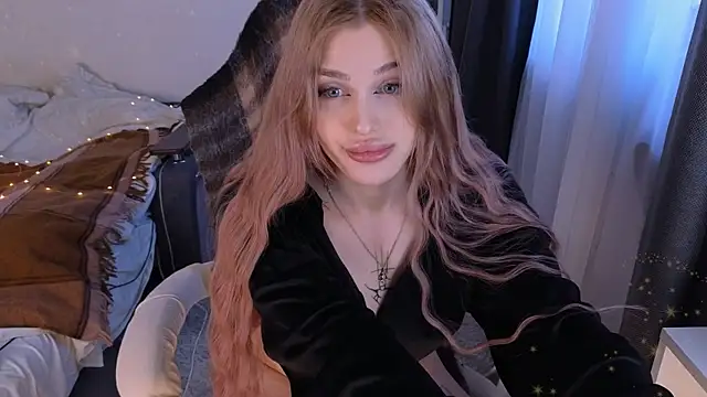 Snapshot of Smanuna chatting on 02/04/25, 12:44 Smanuna online show from 02/04/25, 12:44