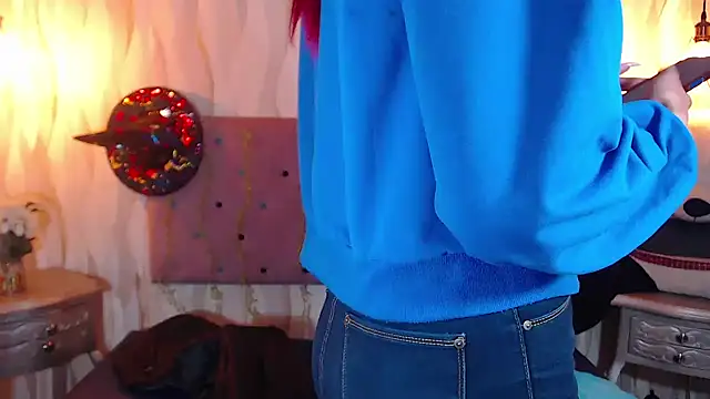 IsabelaLatina online show from 10/28/25, 01:06