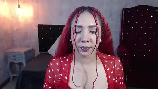 Snapshot of IsabelaLatina chatting on 06/09/26, 04:35 IsabelaLatina online show from 06/09/26, 04:35