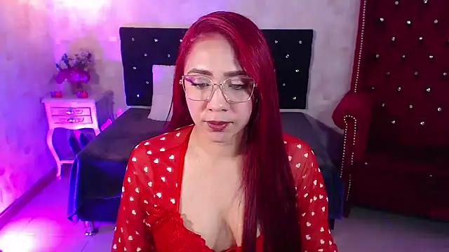 Snapshot of IsabelaLatina chatting on 06/26/26, 03:23 IsabelaLatina online show from 06/26/26, 03:23
