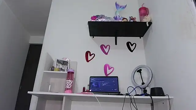 Snapshot of ari_sexy1 chatting on 09/21/25, 02:28 ari sexy1 online show from 09/21/25, 02:28