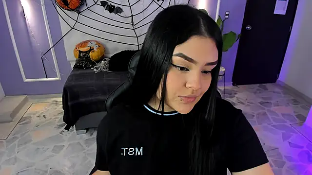 Snapshot of martinasaez chatting on 10/22/25, 08:08 martinasaez online show from 10/22/25, 08:08