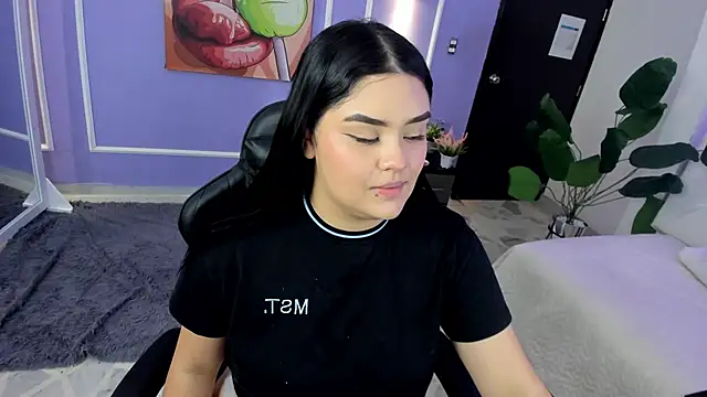 Snapshot of martinasaez chatting on 11/17/25, 06:34 martinasaez online show from 11/17/25, 06:34